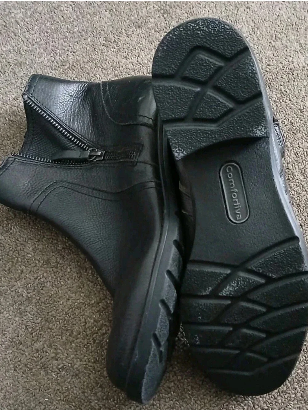 Comfortiva Women's Black Side-Zip Leather Ankle Boots Size 7